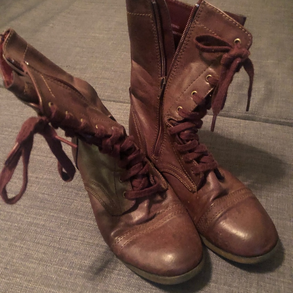 Combat boots